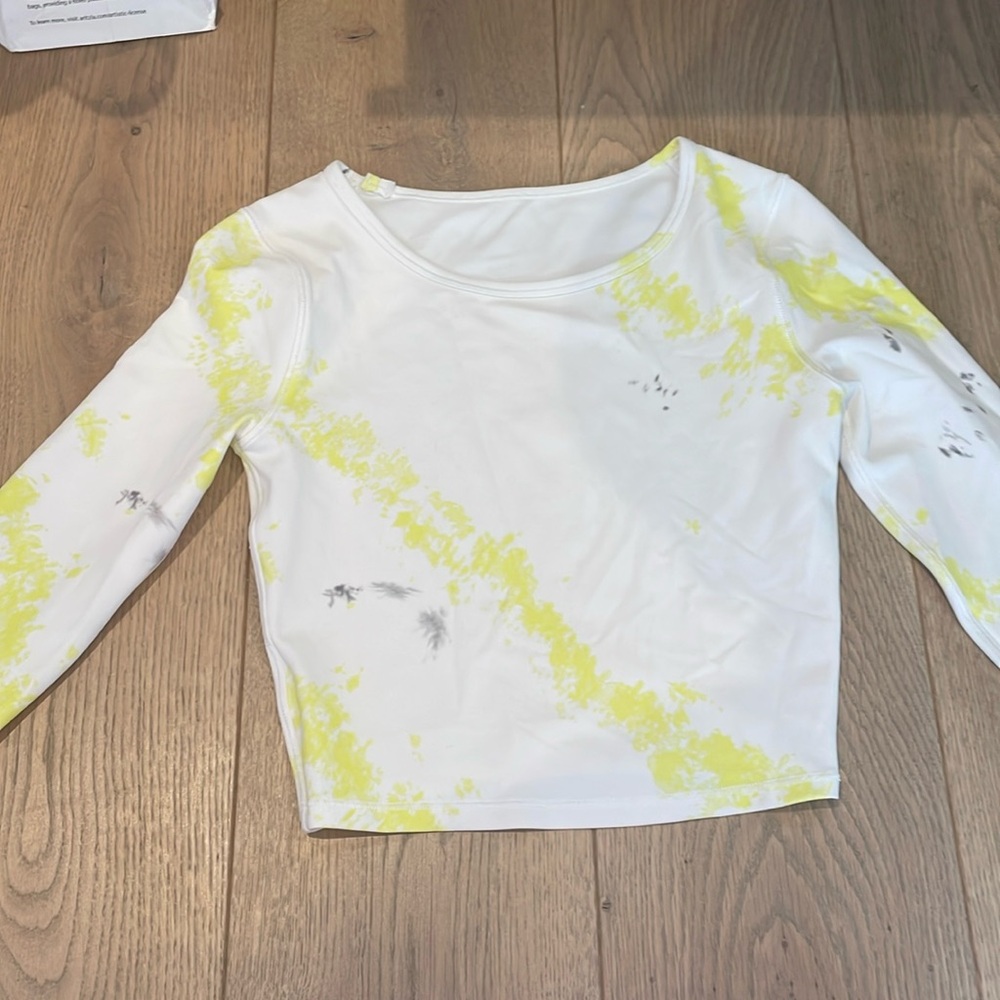 Lululemon cropped pattern long sleeve